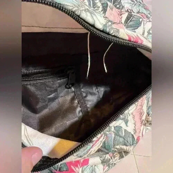 VANS Off The Wall Flower Print Backpack 18x15 - Picture 7 of 9